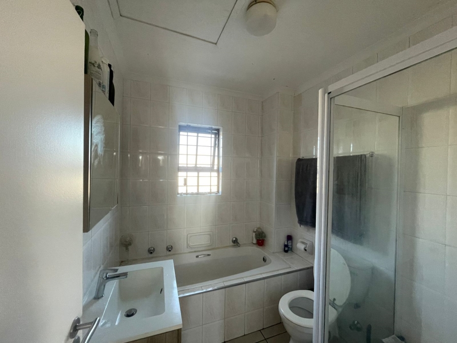 To Let 2 Bedroom Property for Rent in Parklands Western Cape